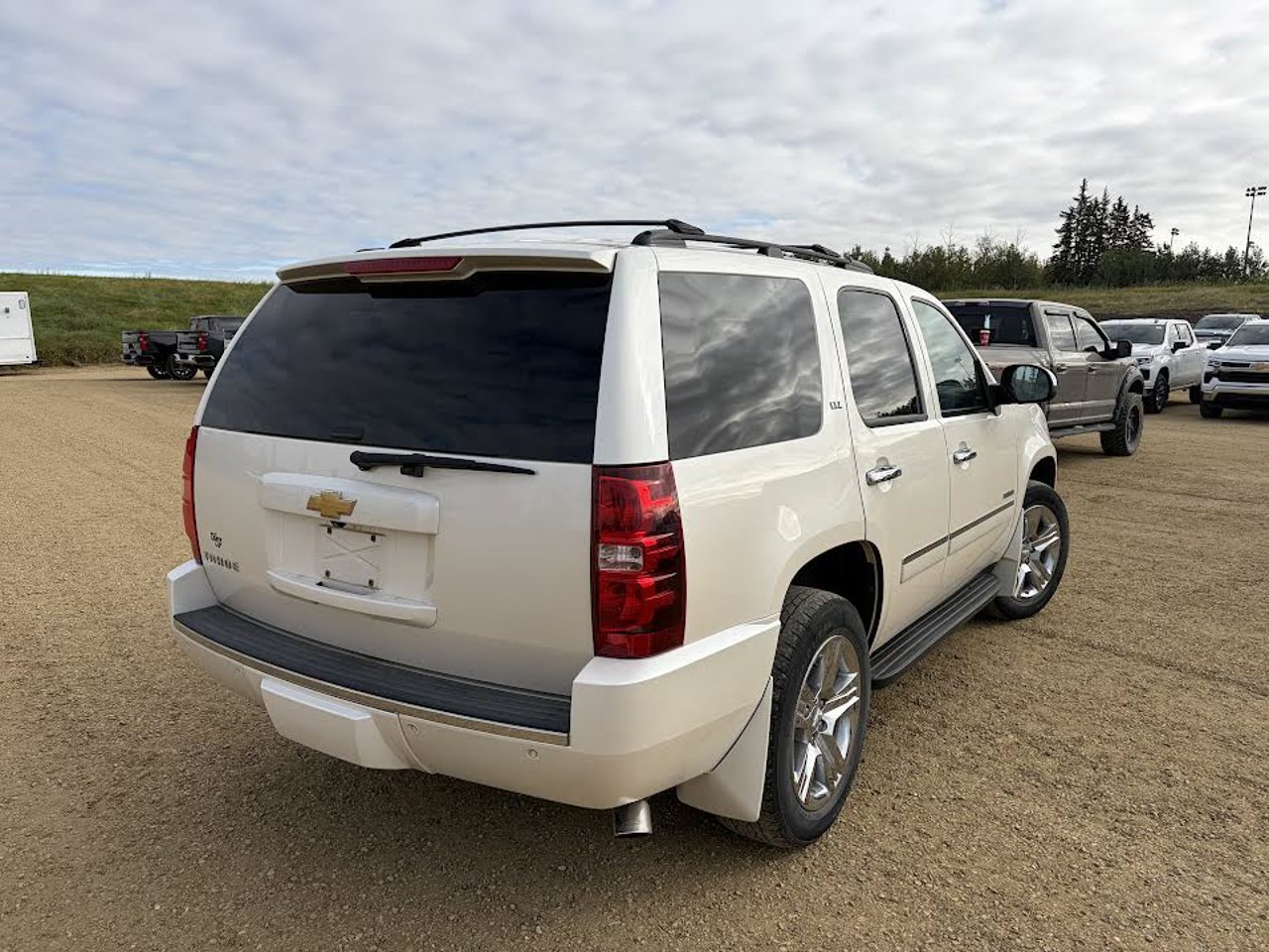 2013 Chevrolet Tahoe 4WD 4dr LTZ White Sherwood Park - photo #4