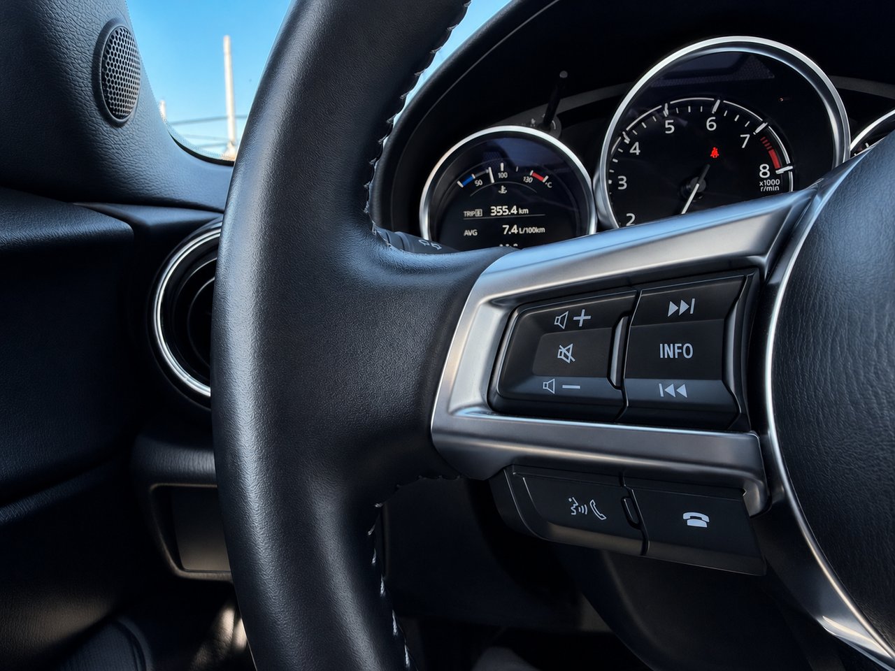 2025 Mazda MX-5 Red Châteauguay - photo #11
