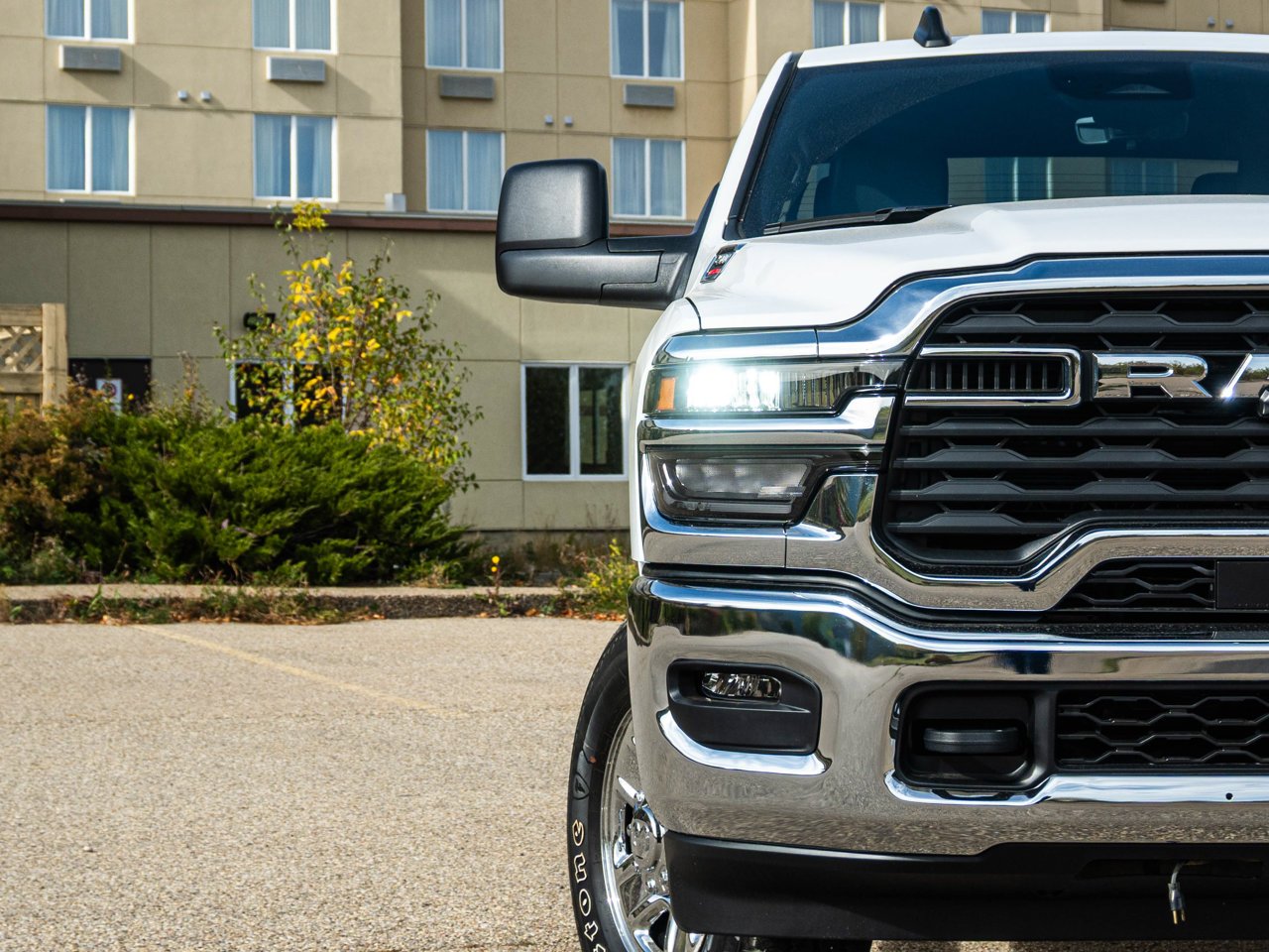 2025 Ram 2500 Tradesman 4x4 Crew Cab 8' Box White Sherwood Park - photo #5