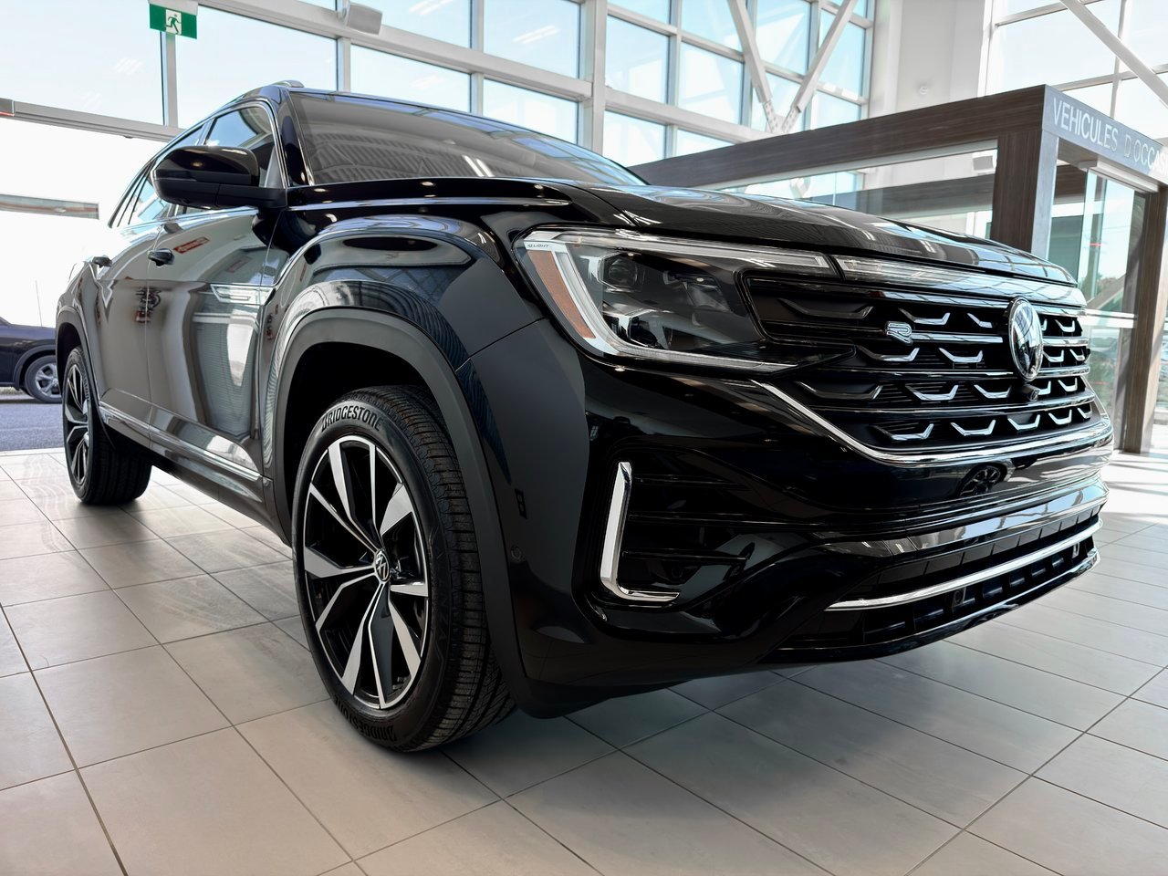 2026 Volkswagen Atlas Cross Sport Black Notre-Dame-des-Prairies - photo #6