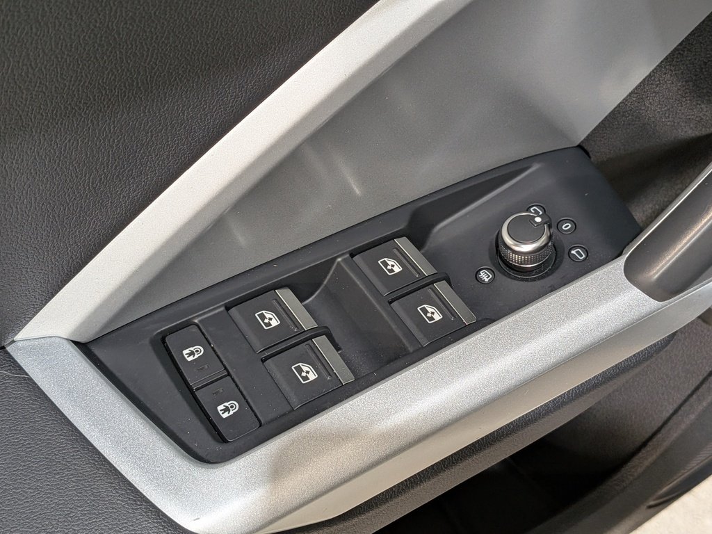 2021 Audi Q3 Progressiv 45 TFSI quattro Black Val-David - photo #33