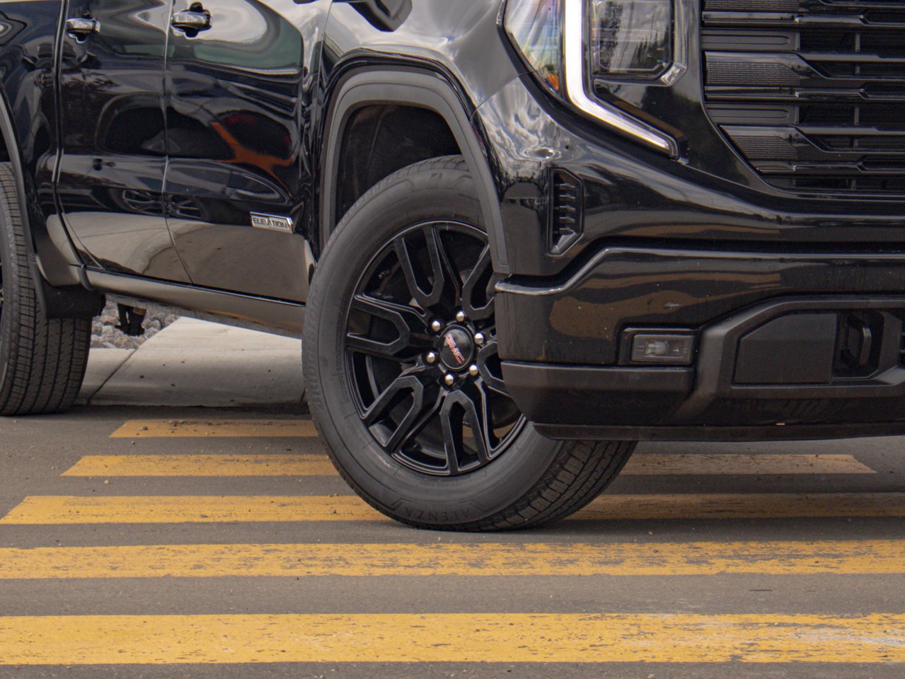 2024 GMC Sierra 1500 4WD Crew Cab 147 Elevation Black Sherwood Park - photo #5