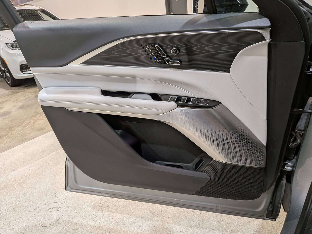 2024 Cadillac LYRIQ 4dr Luxury w/1SD Grey Val-David - photo #36