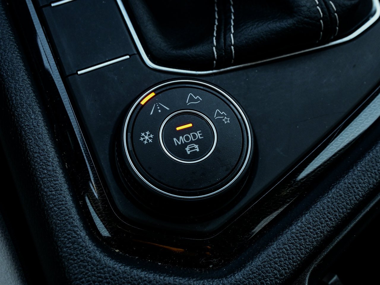 2025 Volkswagen Taos Comfortline 4MOTION Black Sherwood Park - photo #27