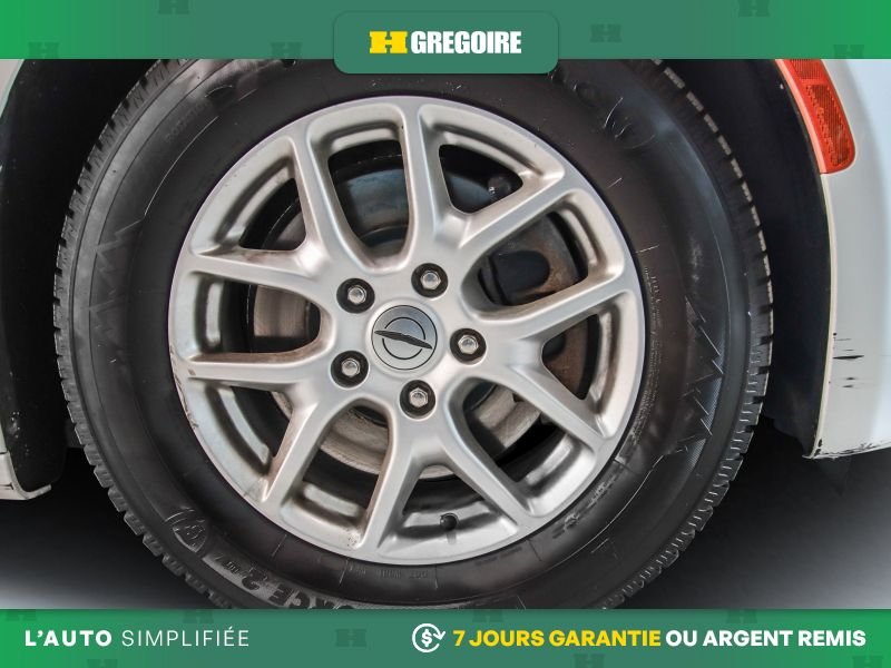 Chrysler Grand Caravan 2023 Blanc Laval - photo #7