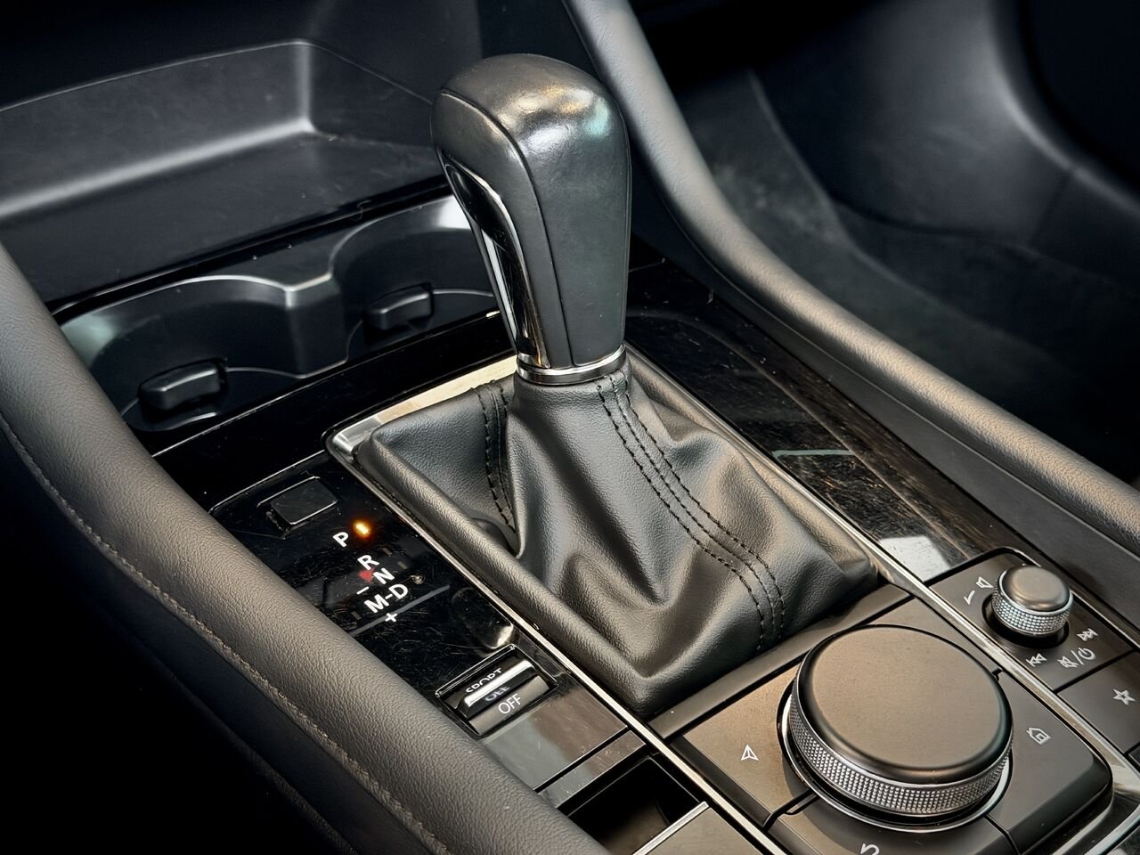 2024 Mazda Mazda3 Sport Grey Notre-Dame-des-Prairies - photo #29