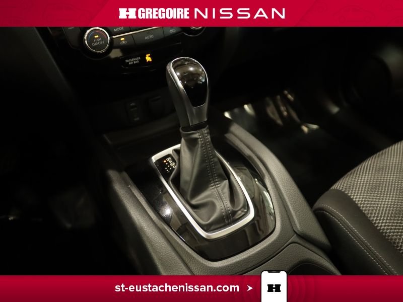 2017 Nissan Qashqai Red Saint-Eustache - photo #33
