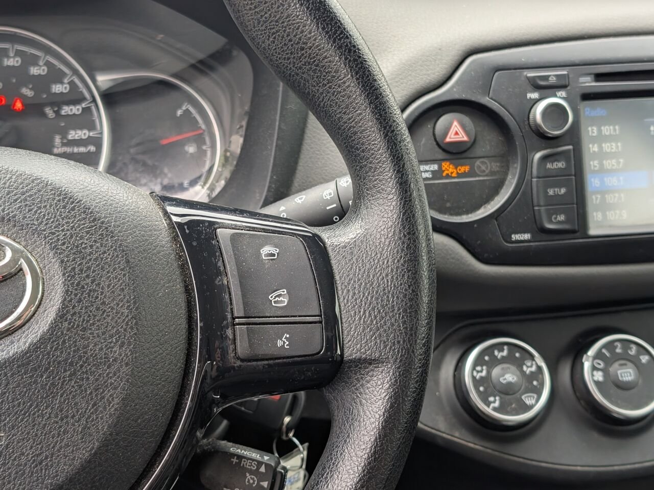 Toyota Yaris Hatchback LE/SIÈGES CHAUFFANTS/CAMÉRA DE RECUL/BLUETOOTH/AC/ 2018 Bleu Sherbrooke - photo #11