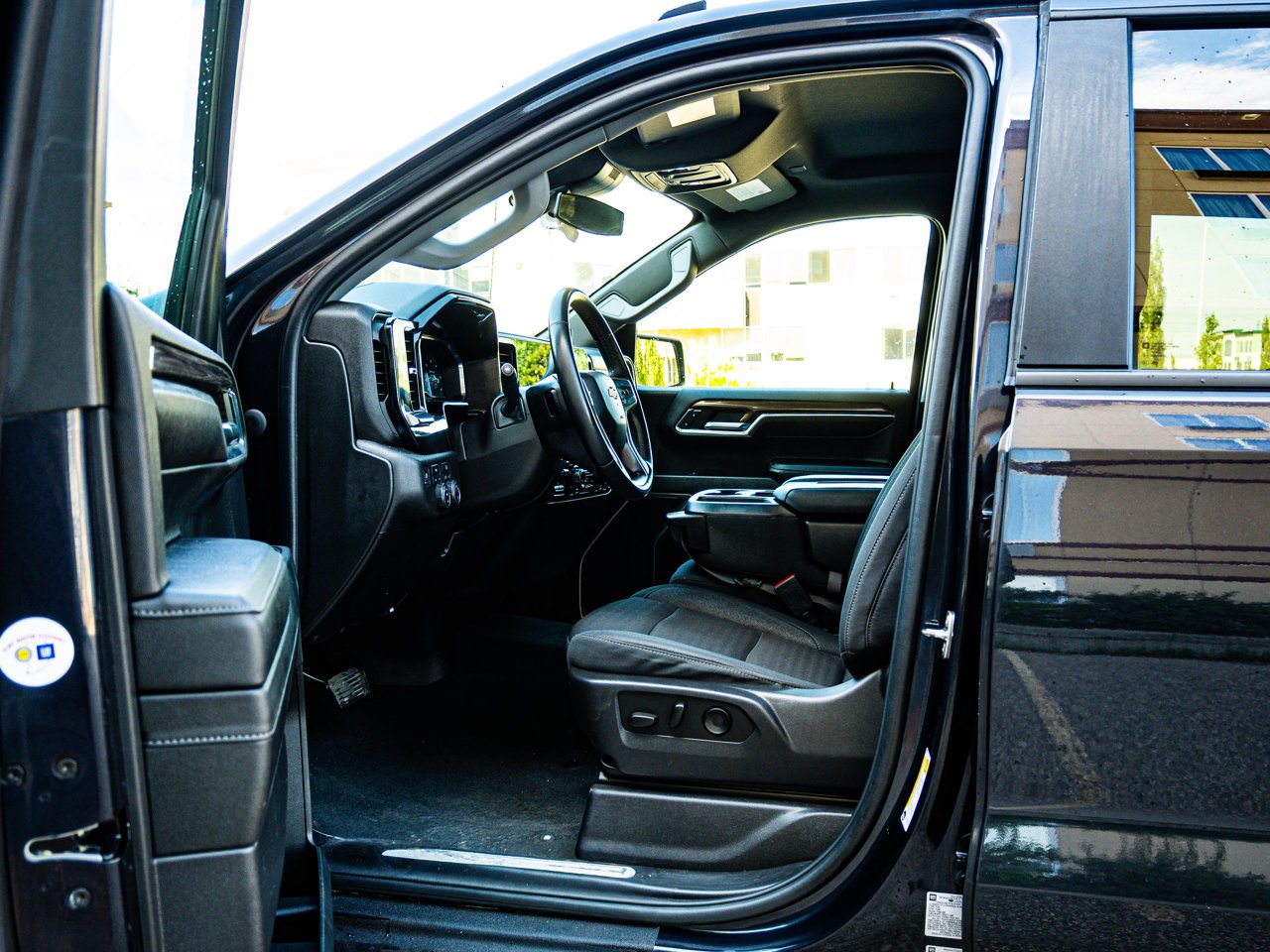 2023 Chevrolet Silverado 1500 4WD Crew Cab 147 LT Black Sherwood Park - photo #15