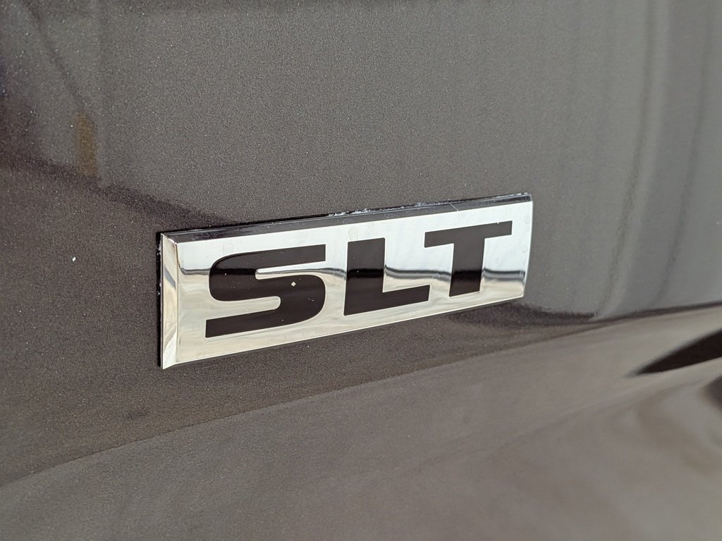 2023 Ram 1500 Classic SLT 4x4 Crew Cab 5'7" Box Grey Val-David - photo #32