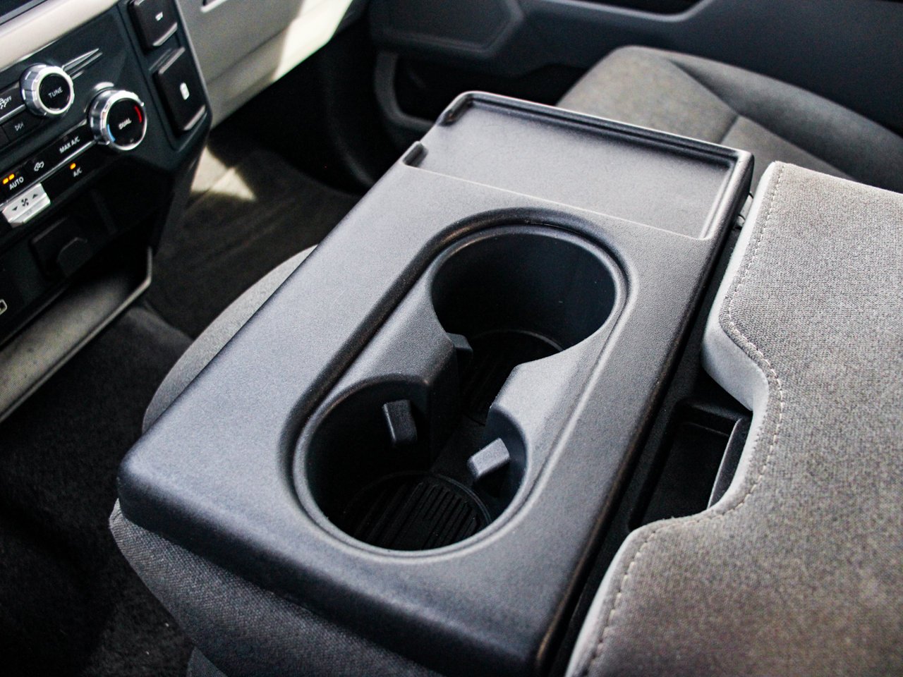 2025 Ford F-150 XLT 4WD SuperCrew 5.5' Box White Sherwood Park - photo #24