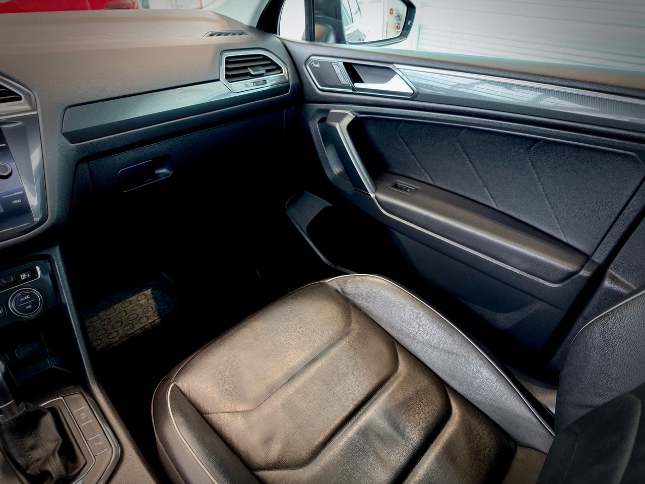 2018 Volkswagen Tiguan Black Notre-Dame-des-Prairies - photo #19