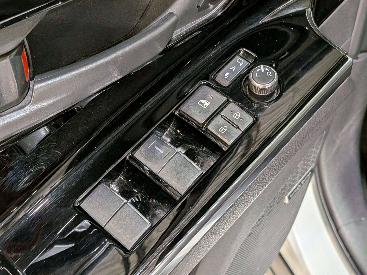 2023 Subaru Solterra AWD w/Luxury Package White Val-David - photo #35