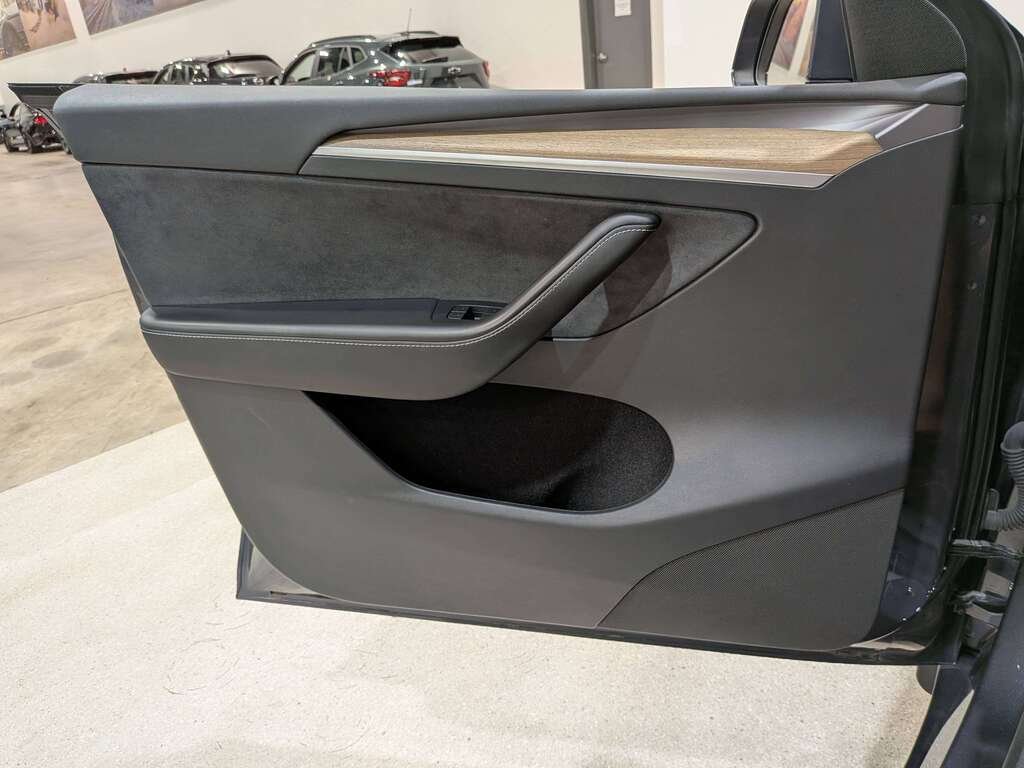 Tesla Model Y RWD 2023 Gris Val-David - photo #28