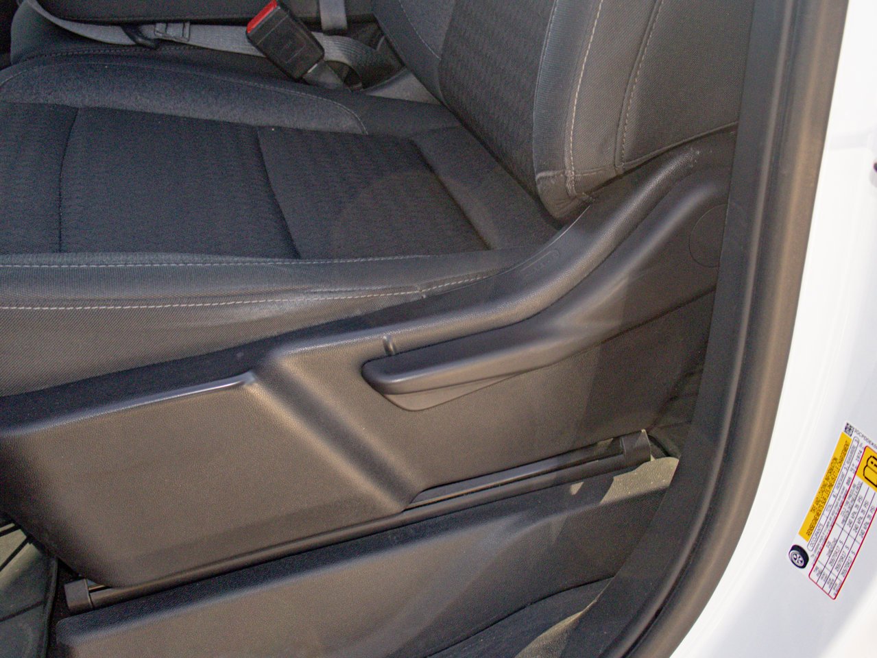 2023 Chevrolet Silverado 1500 4WD Crew Cab 147 LT White Sherwood Park - photo #17