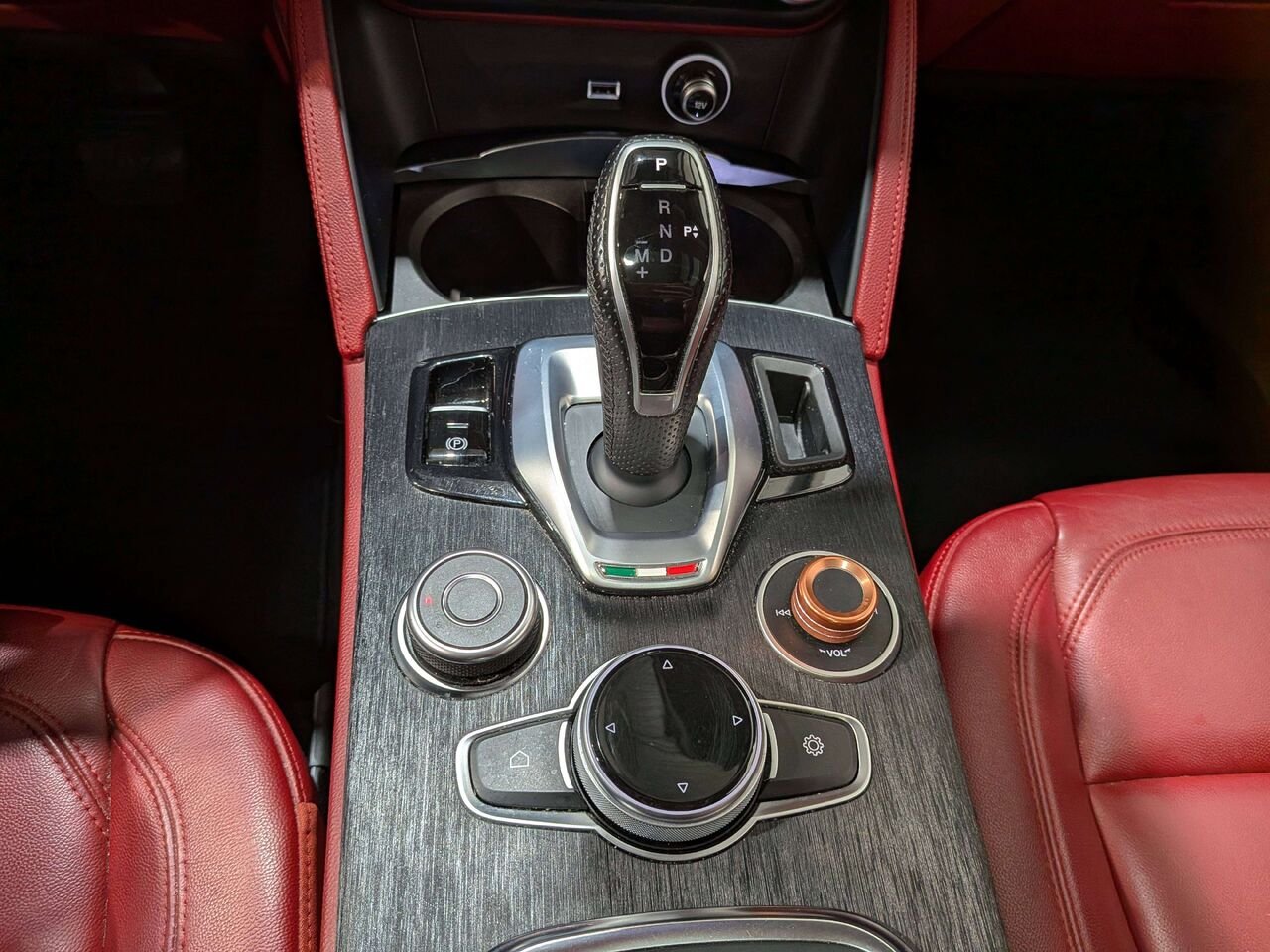 2020 Alfa Romeo Stelvio AWD Black Val-David - photo #26