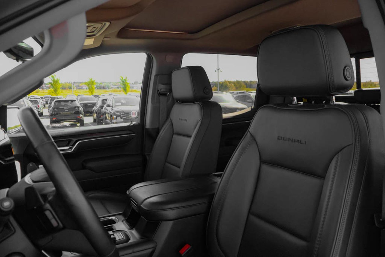 2025 GMC Sierra 1500 4WD Crew Cab 147 Denali White Sherwood Park - photo #32