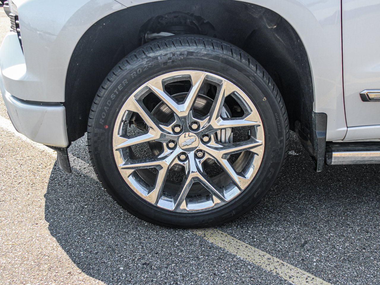 2023 Chevrolet Silverado 1500 4WD Crew Cab 147 High Country White Sherwood Park - photo #11