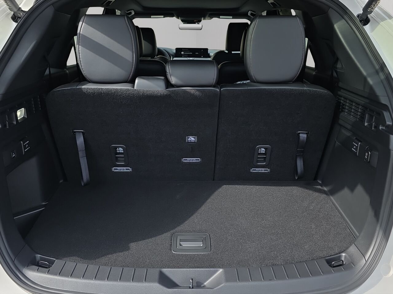 2026 Mazda CX-90 PHEV Signature PHEV, 7 passagers, toit pano, cuir, sièges ventilés Platinum Quartz Metallic Val-David - photo #18