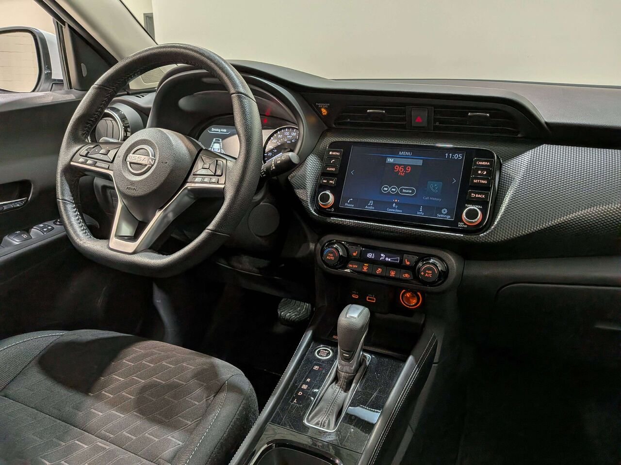 Nissan Kicks Play SV FWD 2025 Blanc Mirabel - photo #17