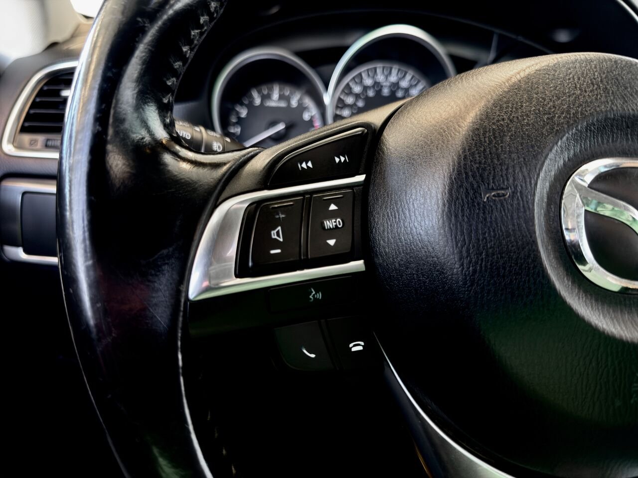2016 Mazda CX-5 White Notre-Dame-des-Prairies - photo #23