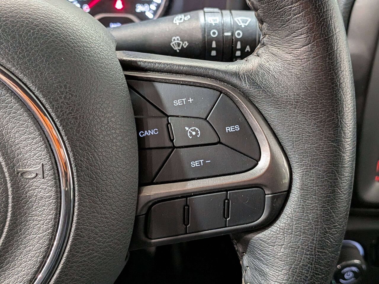 2019 Jeep Renegade Limited 4x4 Silver Val-David - photo #14