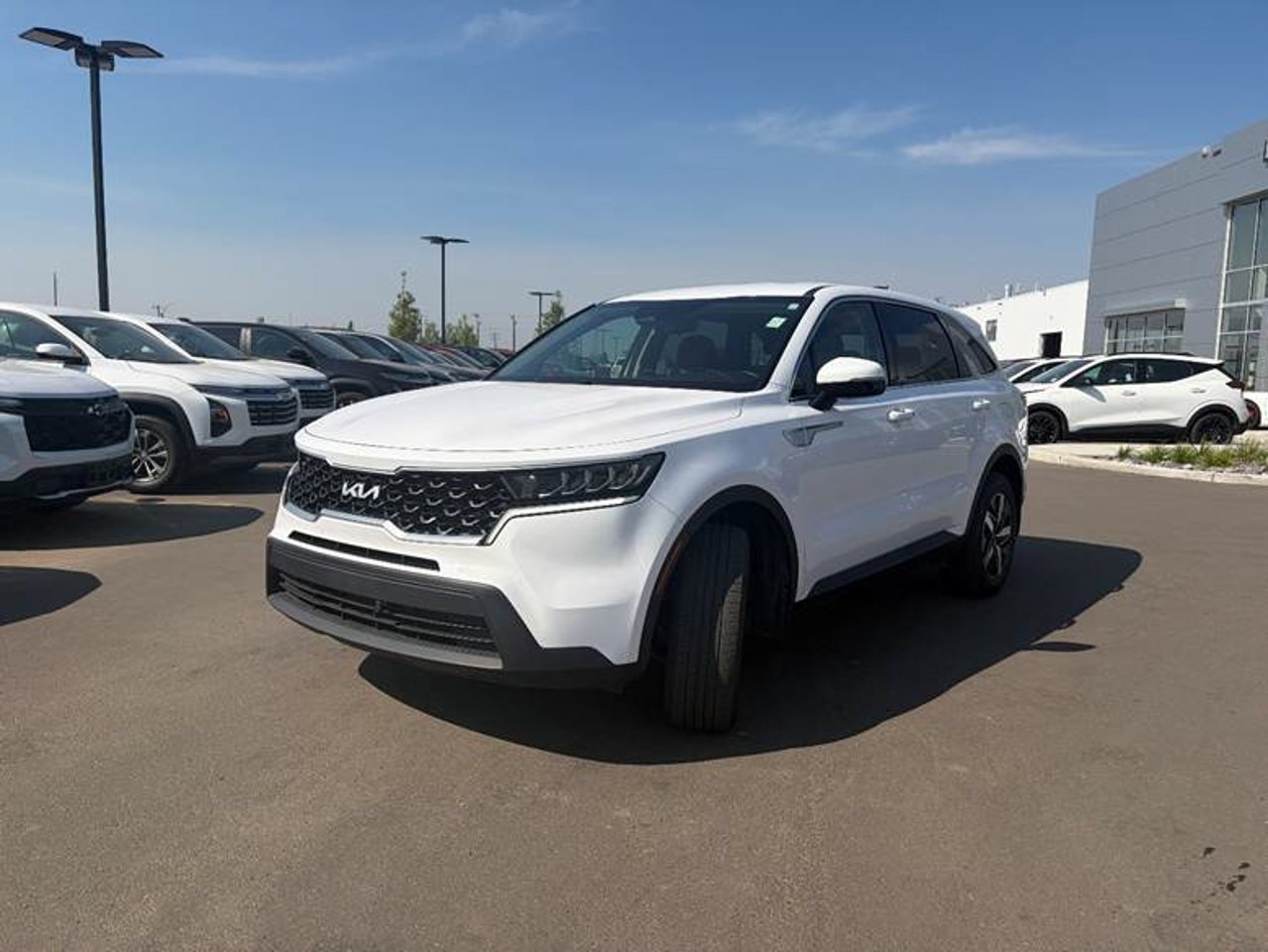 2022 Kia Sorento LX+ AWD White Sherwood Park - photo #2
