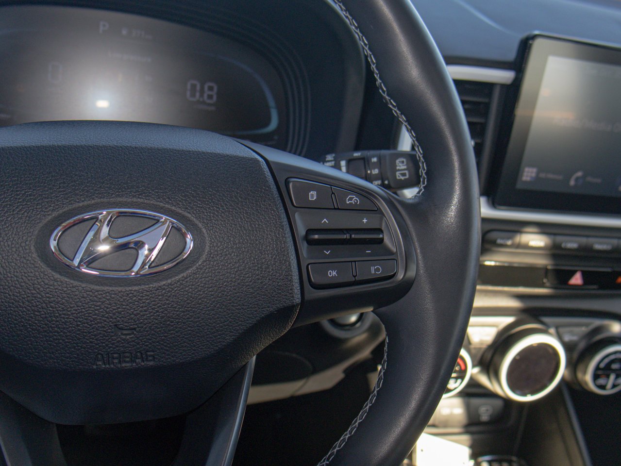 2024 Hyundai Venue Ultimate IVT w/Black Interior White Sherwood Park - photo #23