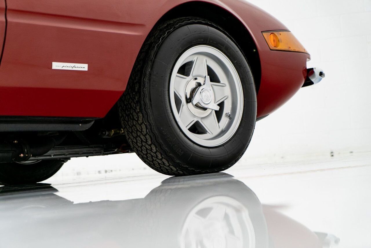 Ferrari 365 GTB4 Daytona 18,301 miles With Orig Books/Tools/ Carbs / Filter Box 1973 Rouge Montréal - photo #92