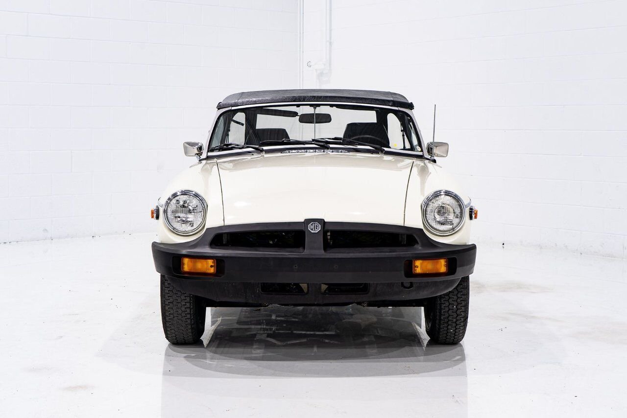 MG B Beautifully presented from former complete restoration 1979 Blanc Montréal - photo #35