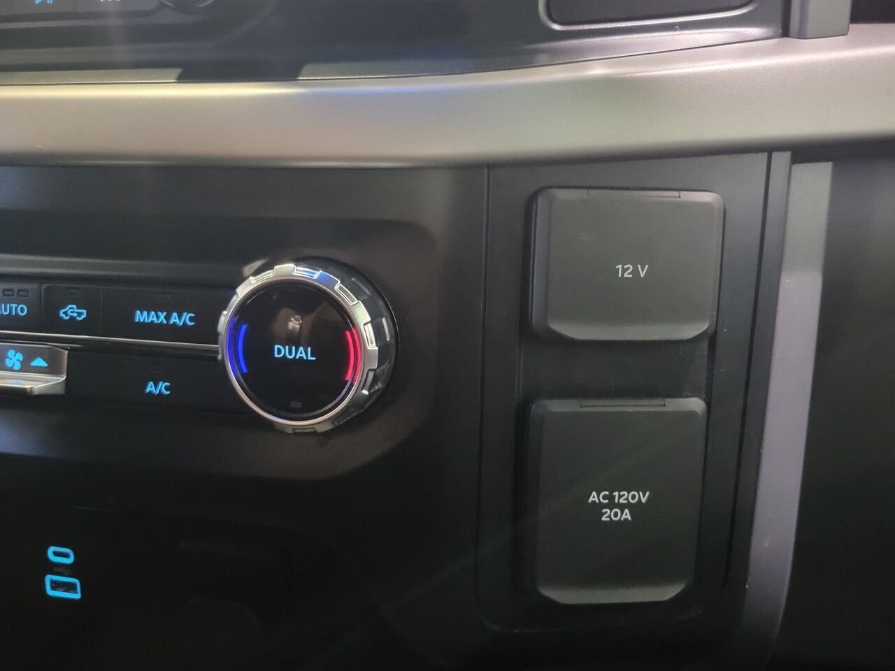 2023 Ford F-150 White  - photo #27