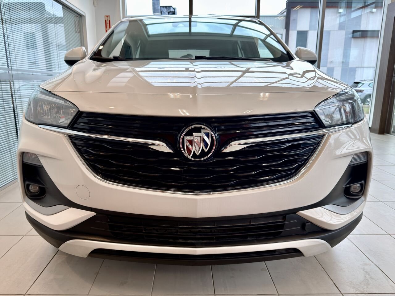 2021 Buick Encore GX White Notre-Dame-des-Prairies - photo #5