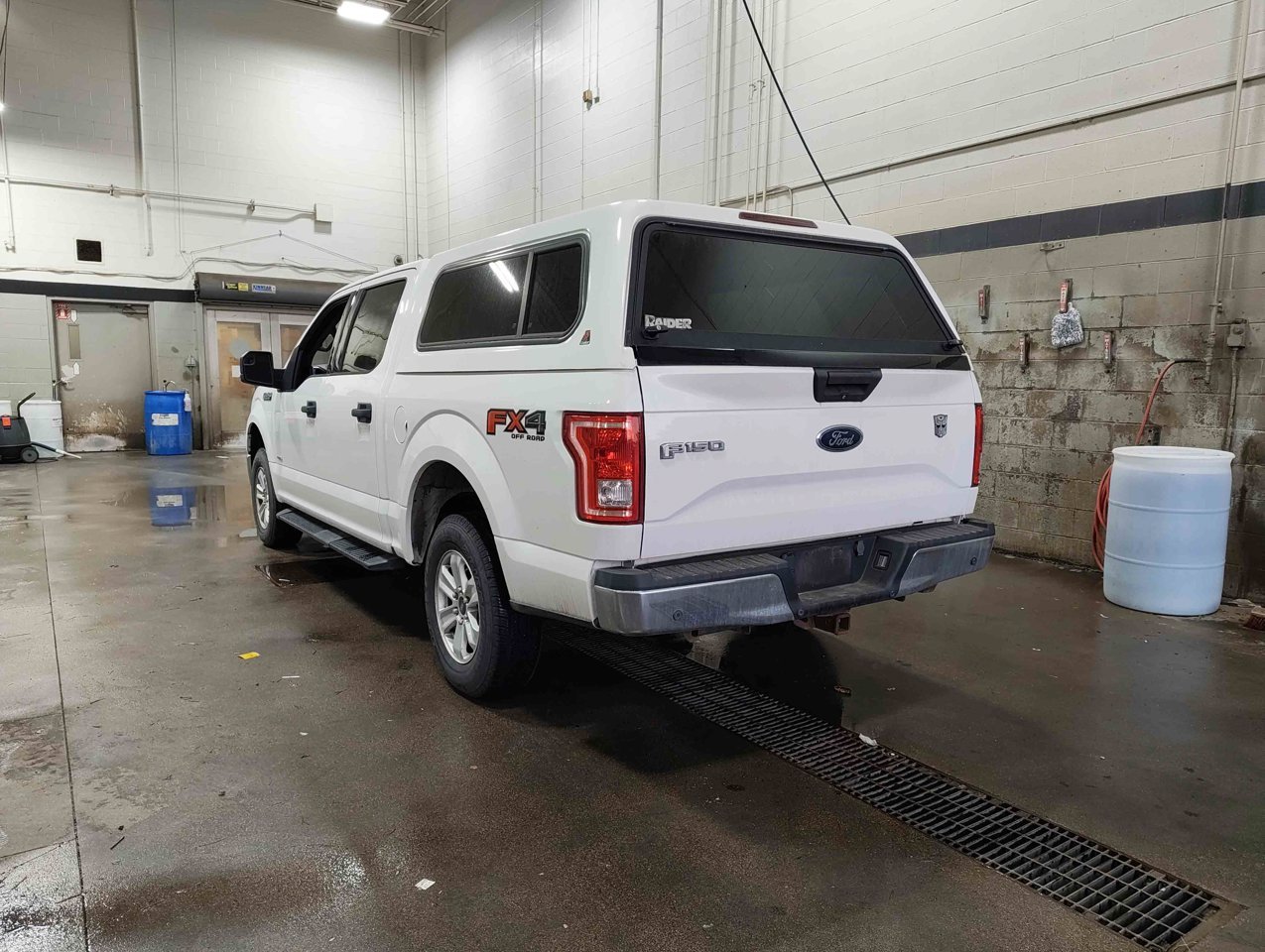 2015 Ford F-150 4WD SuperCrew 145 XLT White Sherwood Park - photo #4