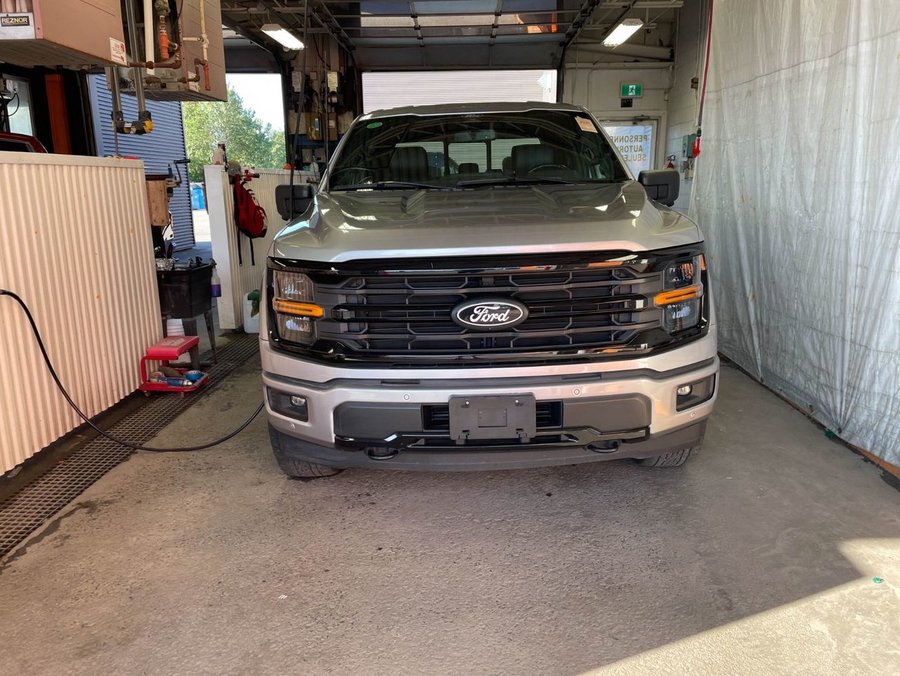 Ford F-150 XLT HYBRID CREW 4X4 303A *3.5L ECOBOOST NAV CAM360 2024 Gris