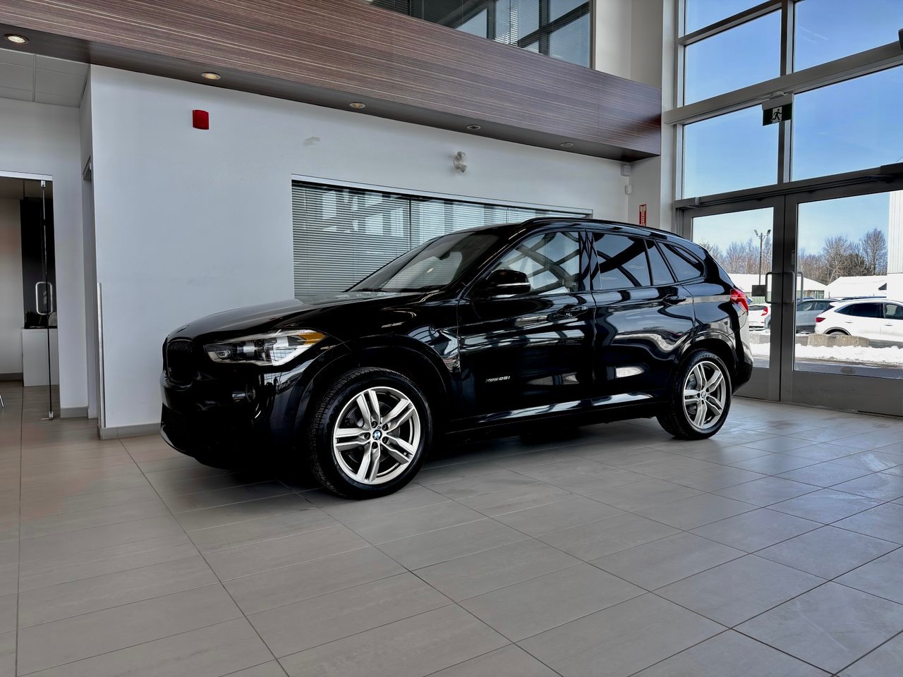 2017 BMW X1 Black Notre-Dame-des-Prairies - photo #37
