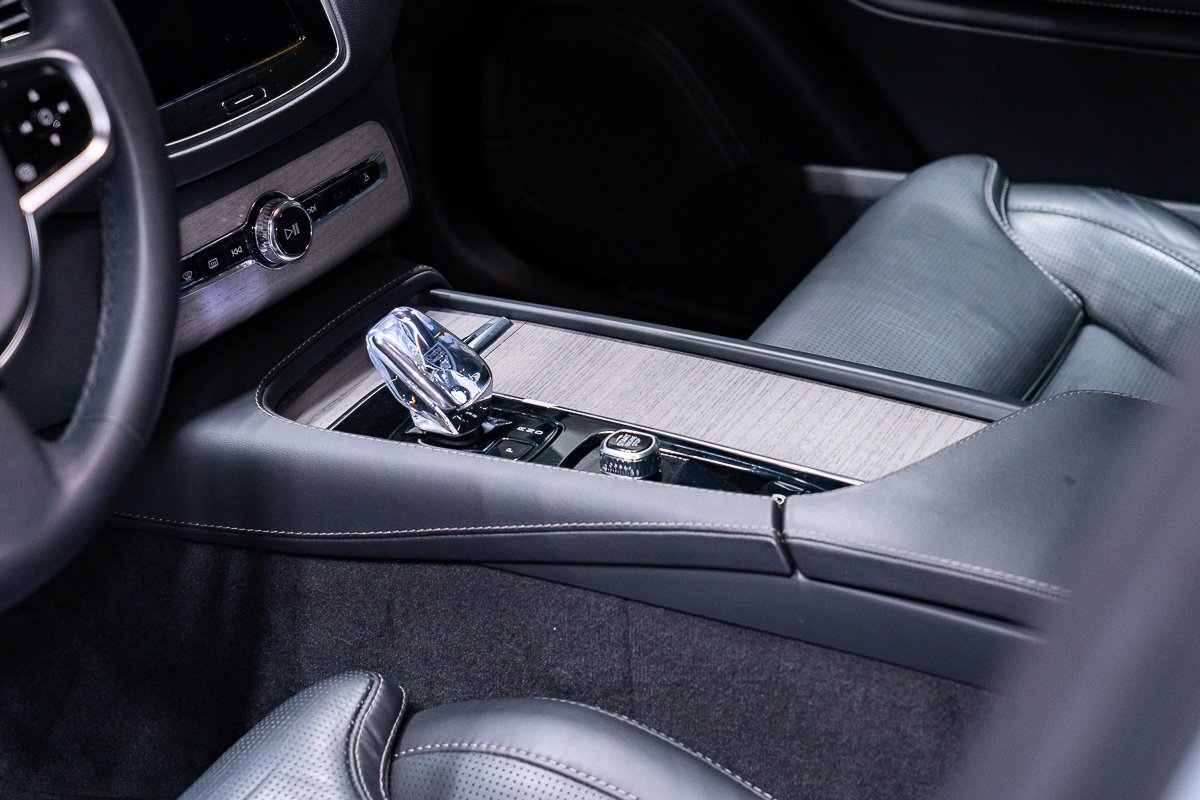 2024 Volvo XC90 B6 ULTIMATE BRIGHT THEME Grey Montreal - photo #10