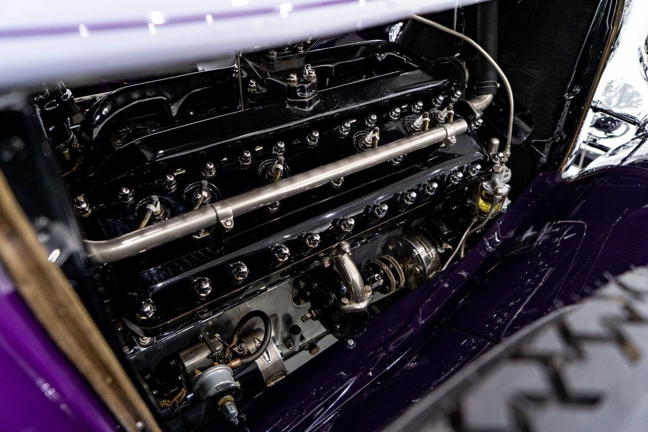 Lincoln KB Victoria Coupe One Of 18 Built, And The Only Known Surviving **PRICE IN USD** 1933 mauve Montréal - photo #20