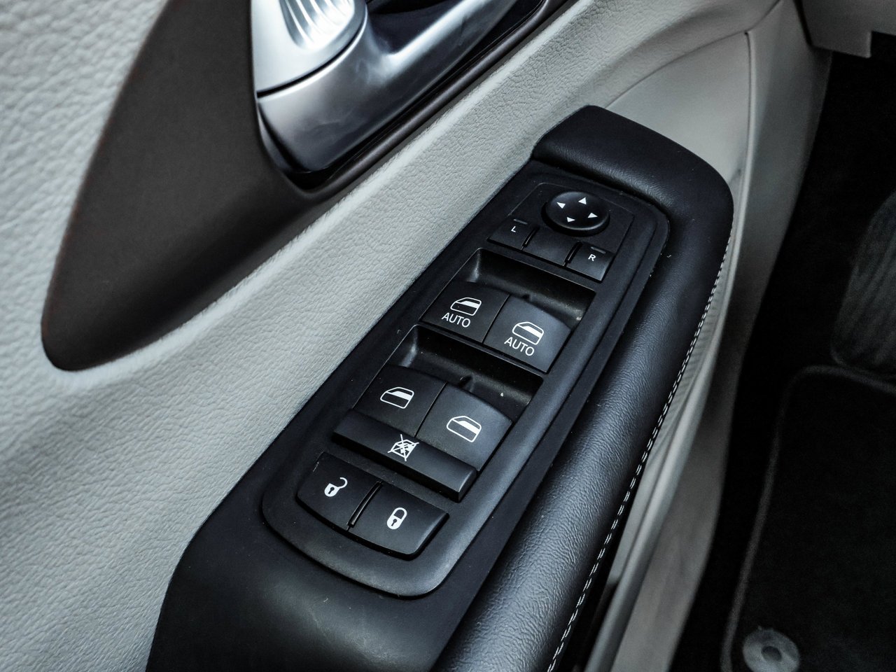 2024 Chrysler Grand Caravan SXT 2WD White Sherwood Park - photo #19
