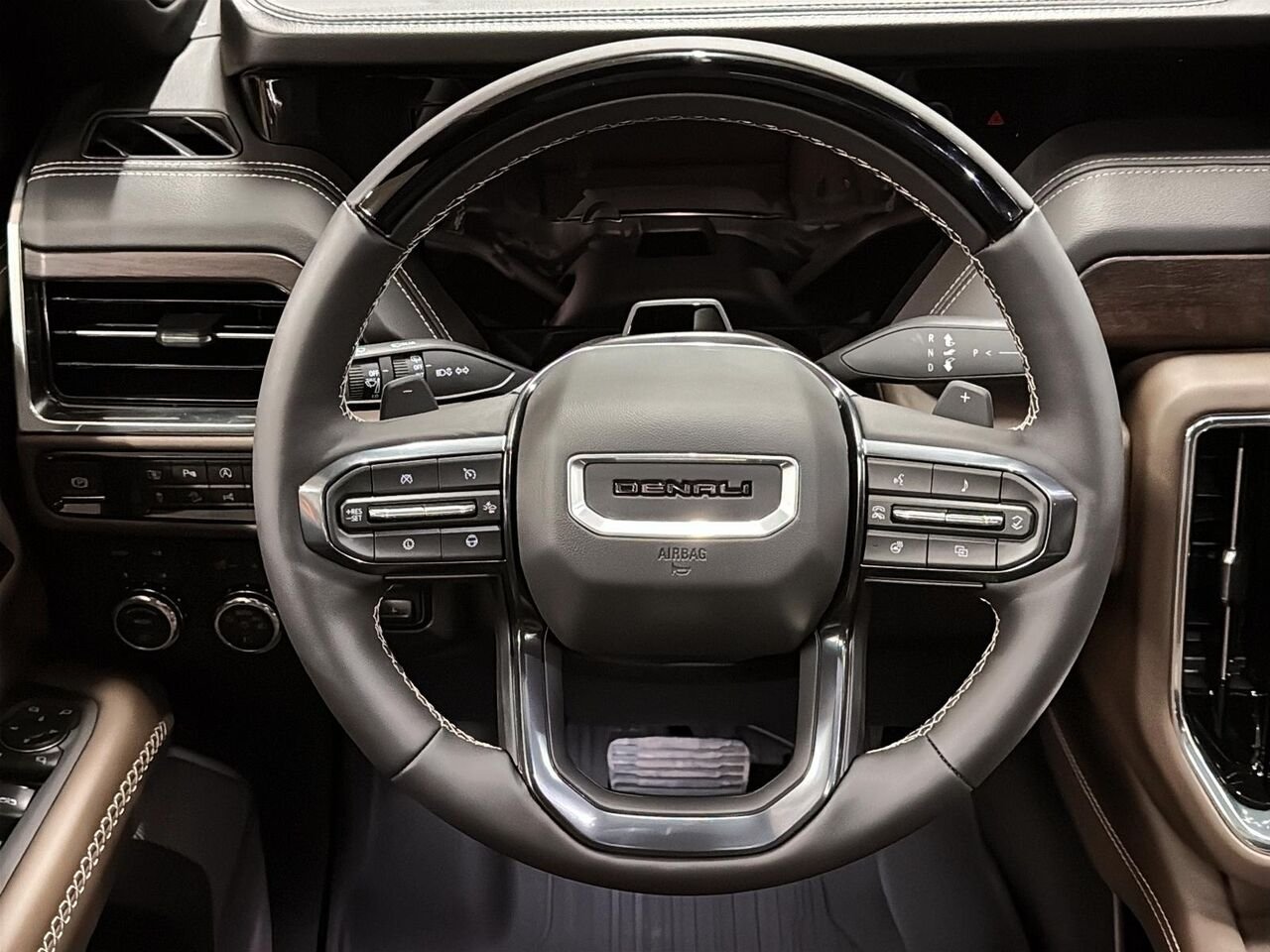 GMC Yukon DENALI ULTIMATE 4RM 2027 NOIR ONYX Saint-Hyacinthe - photo #11