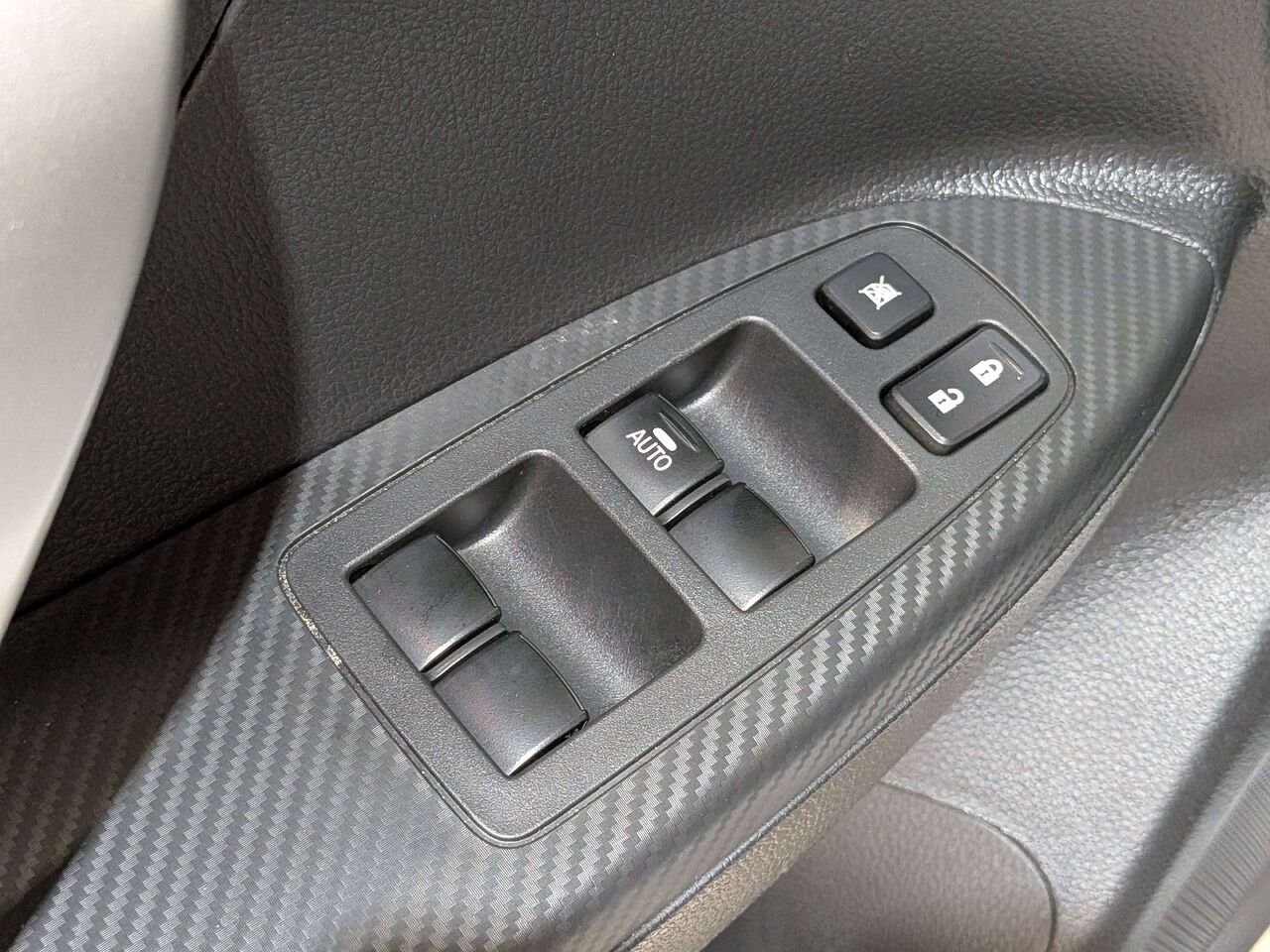 2025 Mitsubishi Eclipse Cross SEL S-AWC White Val-David - photo #33