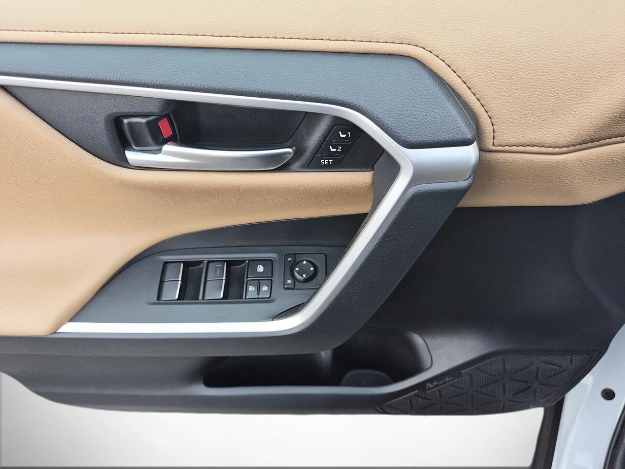 2019 Toyota RAV4 White Saint-Jérôme - photo #24