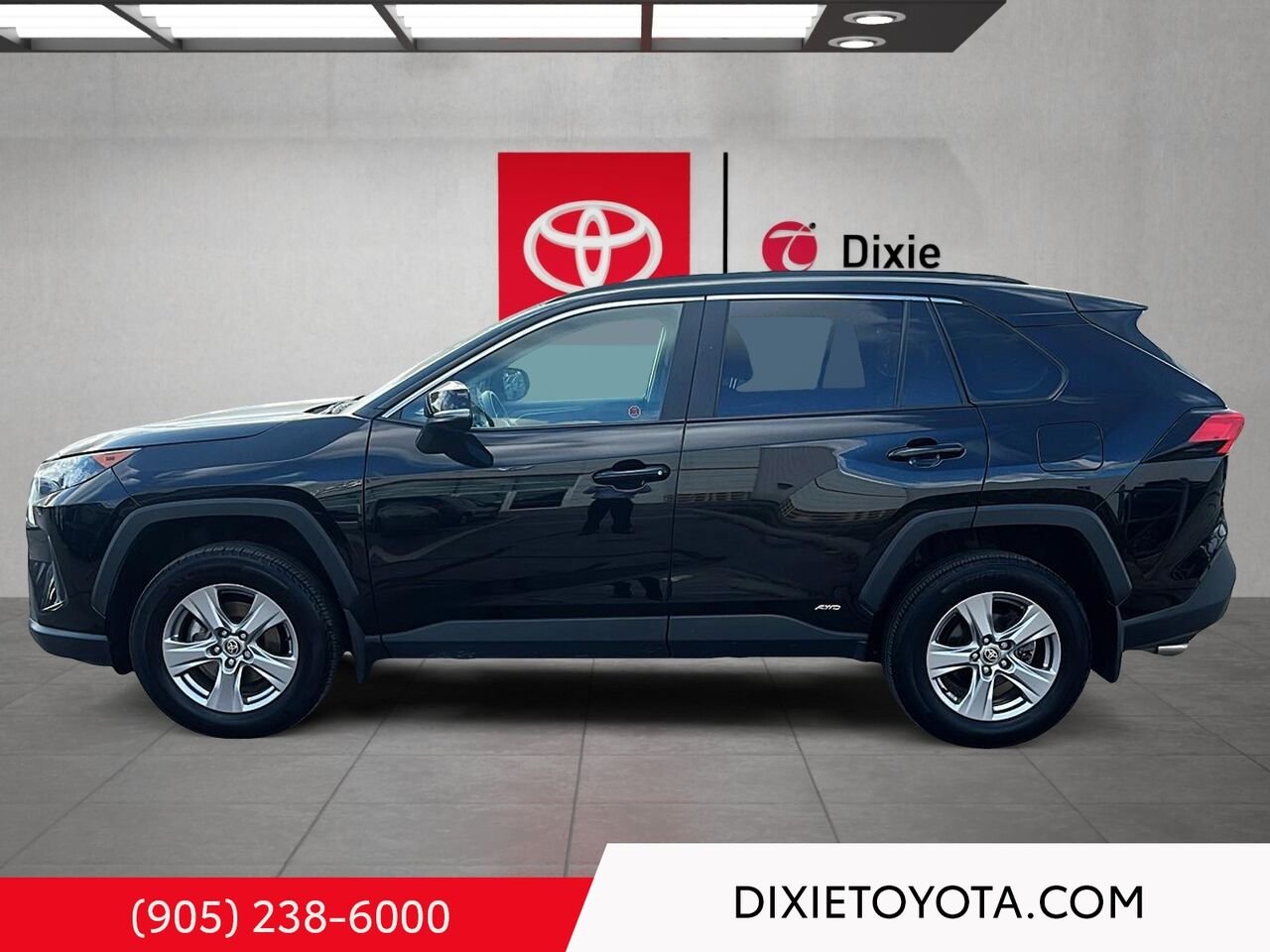 2025 Toyota RAV4 HYBRID LE AWD / CLEAN CARFAX / HEATED SEATS / TOYOTA SAFETY SENSE / CARPLAY AND ANDROID AUTO Black Mississauga - photo #7