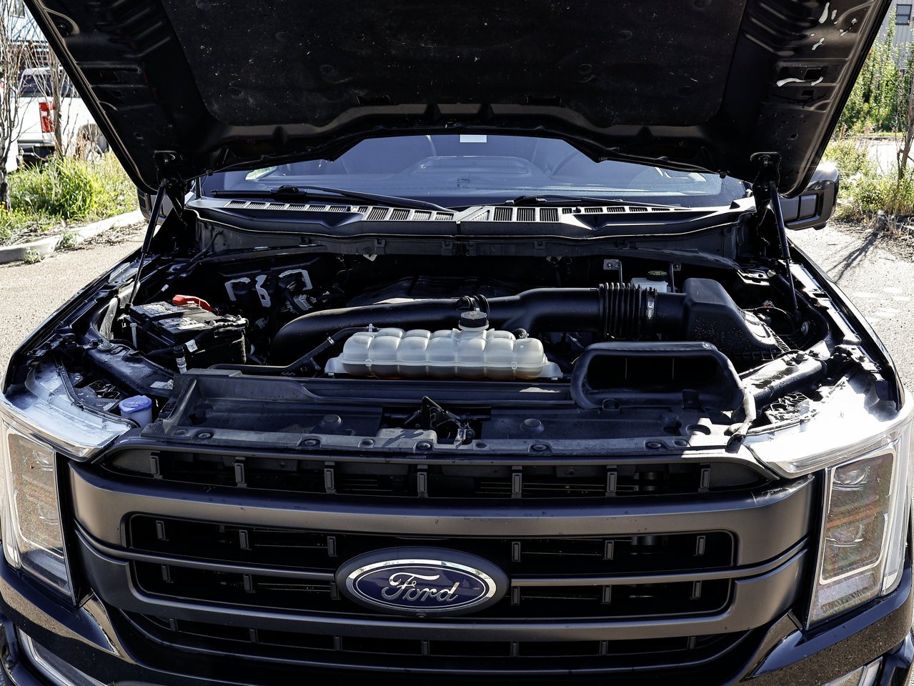 2023 Ford F-150 LARIAT 4WD SuperCrew 5.5' Box Black Sherwood Park - photo #8
