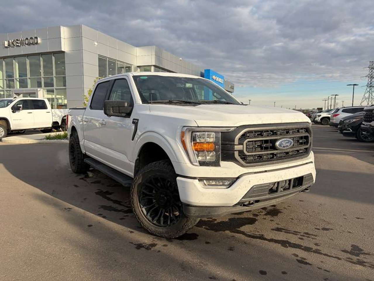 2023 Ford F-150 XLT 4WD SuperCrew 5.5' Box White Sherwood Park - photo #1
