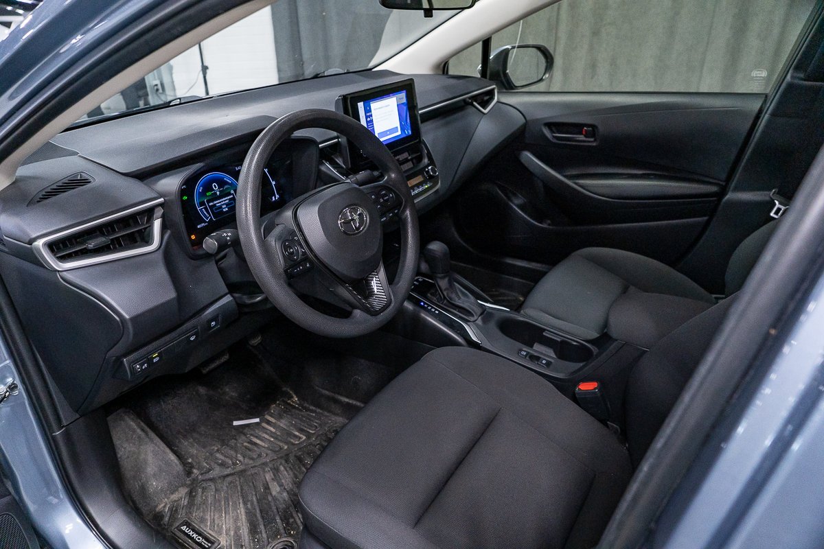 2025 Toyota Corolla Hybrid LE Blue Montreal - photo #1