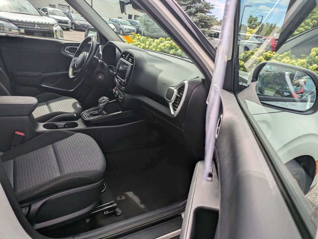 2022 Kia Soul White Gatineau - photo #9