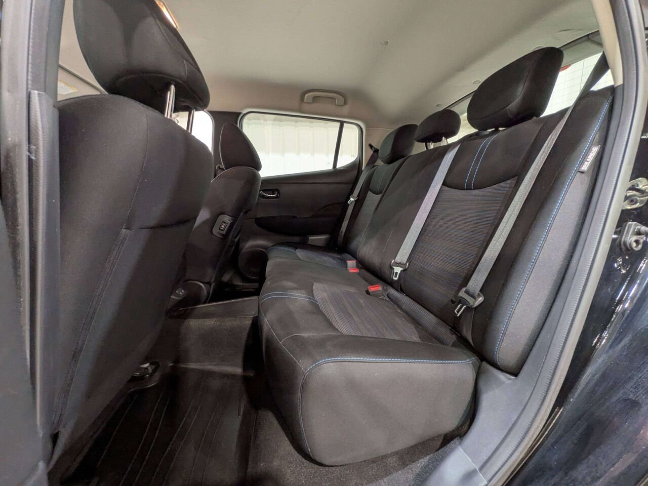 2020 Nissan LEAF SV Hatchback Black Val-David - photo #10