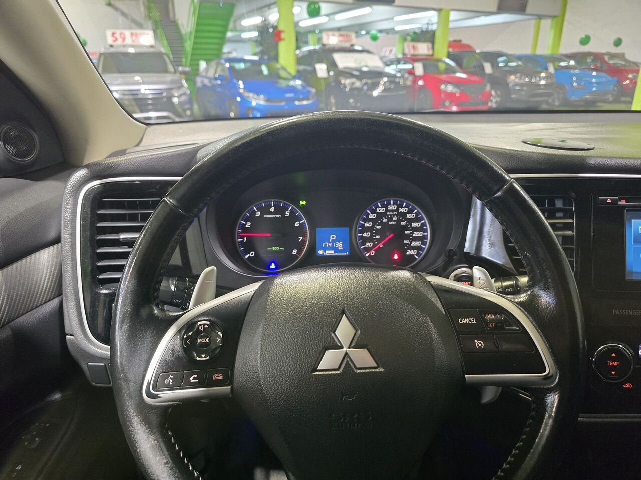 2014 Mitsubishi Outlander Black  - photo #17
