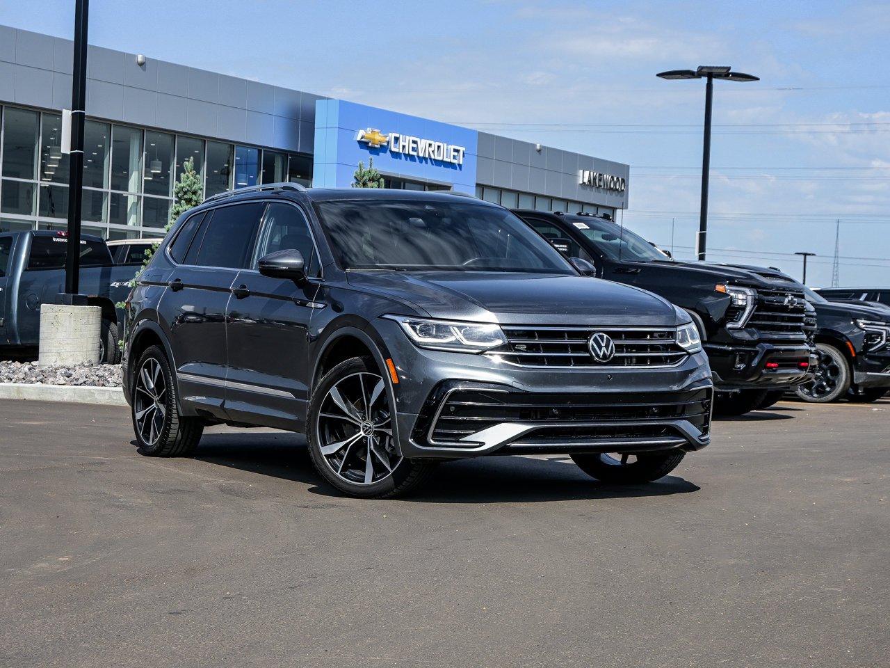 2024 Volkswagen Tiguan Highline R-Line 4MOTION Grey Sherwood Park - photo #1