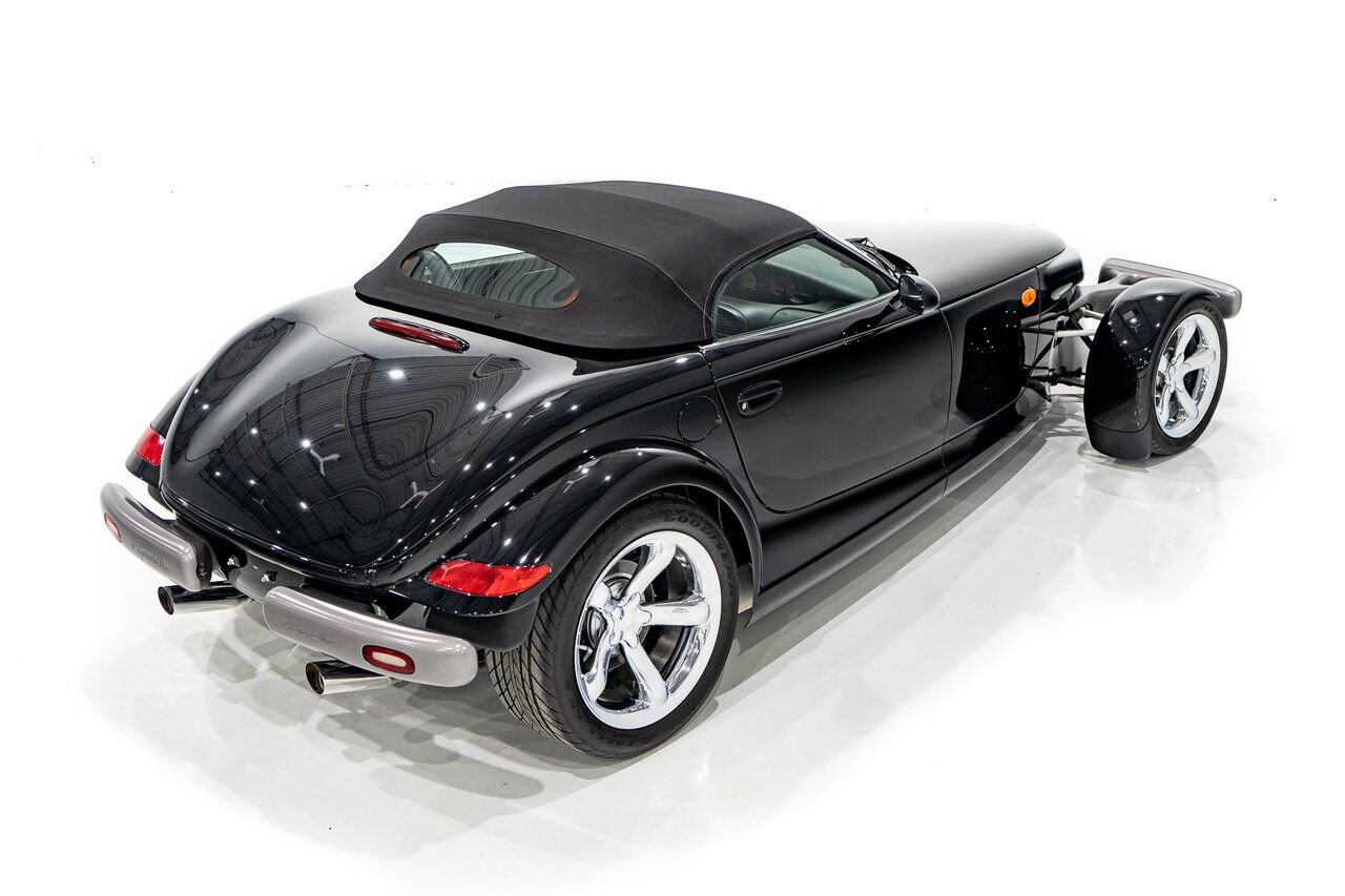 Plymouth Prowler Desirable Black Colour with only 7,611KM (4756mi) from new **PRICE IN USD** 1999 Noir Montréal - photo #63